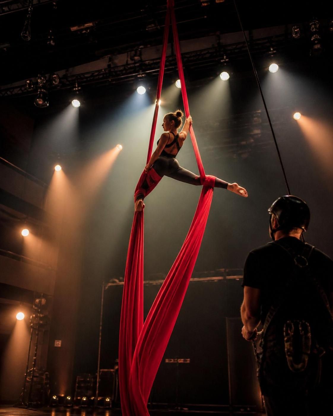découvrez comment devenir artiste aérien dans le spectacle vivant grâce à notre guide complet et nos conseils pratiques pour réussir dans ce métier passionnant.