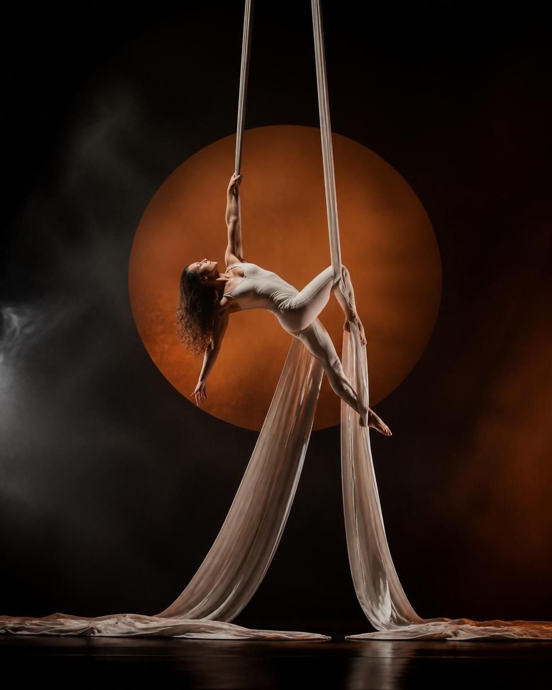 découvrez notre guide complet pour devenir artiste de tissu aérien et maîtriser cette discipline alliant art, technique et performance spectaculaire.