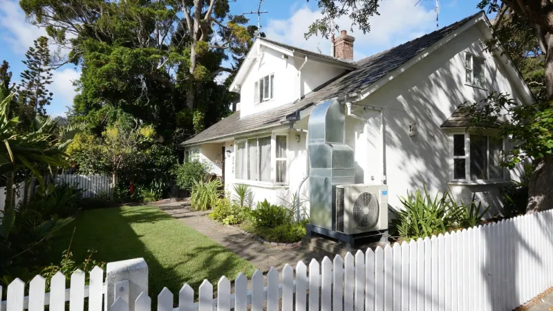 Pompe à chaleur ou poêle à bois : que choisir pour les propriétaires de maisons individuelles ?