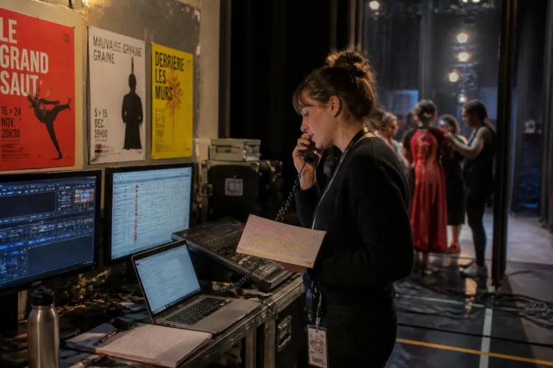 Devenir chargé de diffusion dans le spectacle vivant : le guide ultime des formations et conseils pour réussir